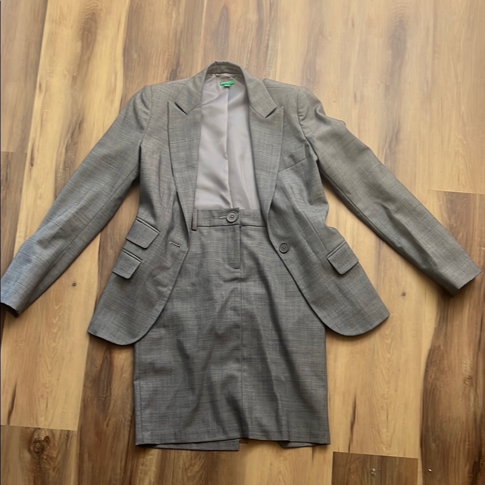 Elegant Charcoal Women’s Suit